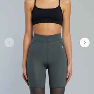 Perks‎ Women's High-Waisted Green Shorts Size XL